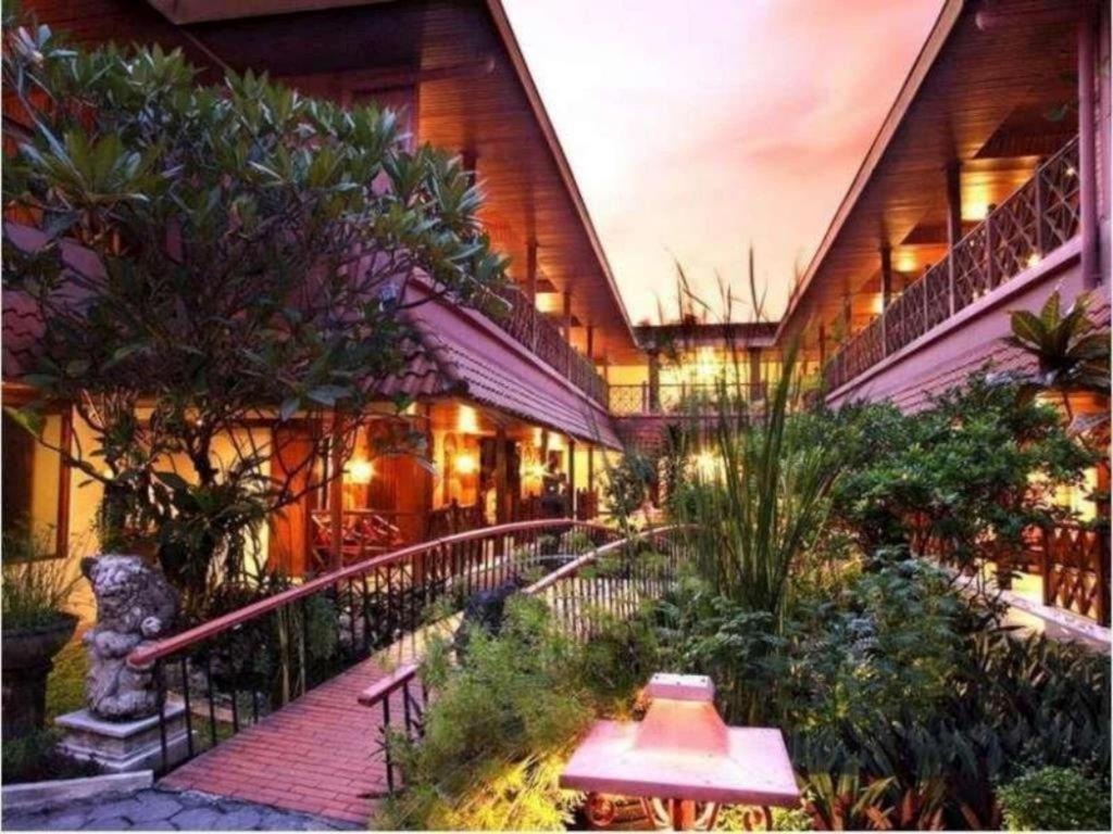 Puri Artha Hotel Pakualaman Exterior foto