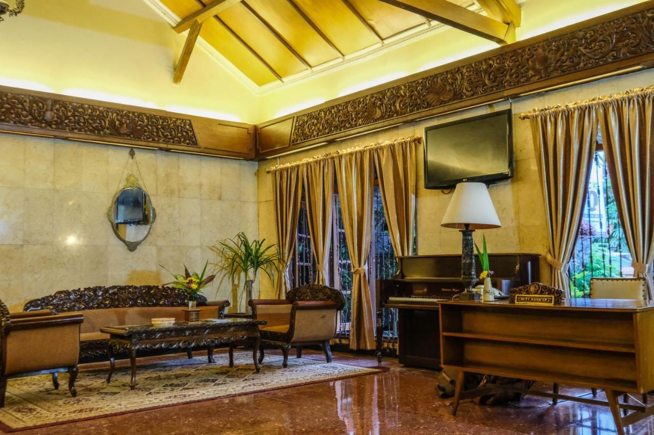 Puri Artha Hotel Pakualaman Exterior foto